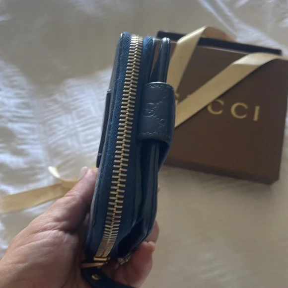 Authentic Gucci compact wallet - Picture 3 of 8